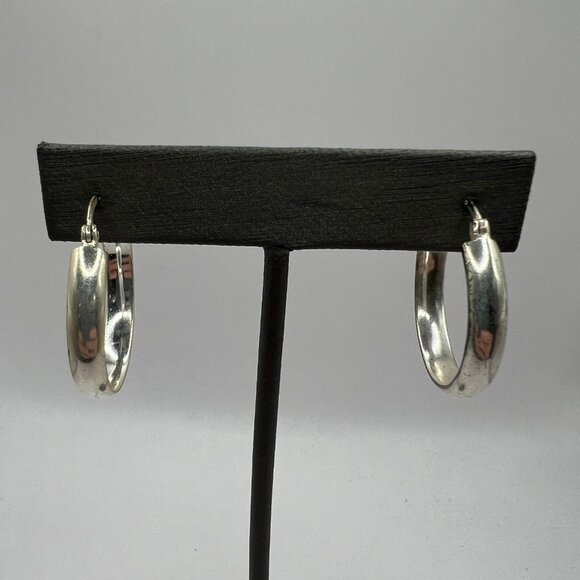 Pierced Hoop Earrings Shiny Silver Tone 1 inch‎ Saddleback Hinged Closure - Picture 4 of 7